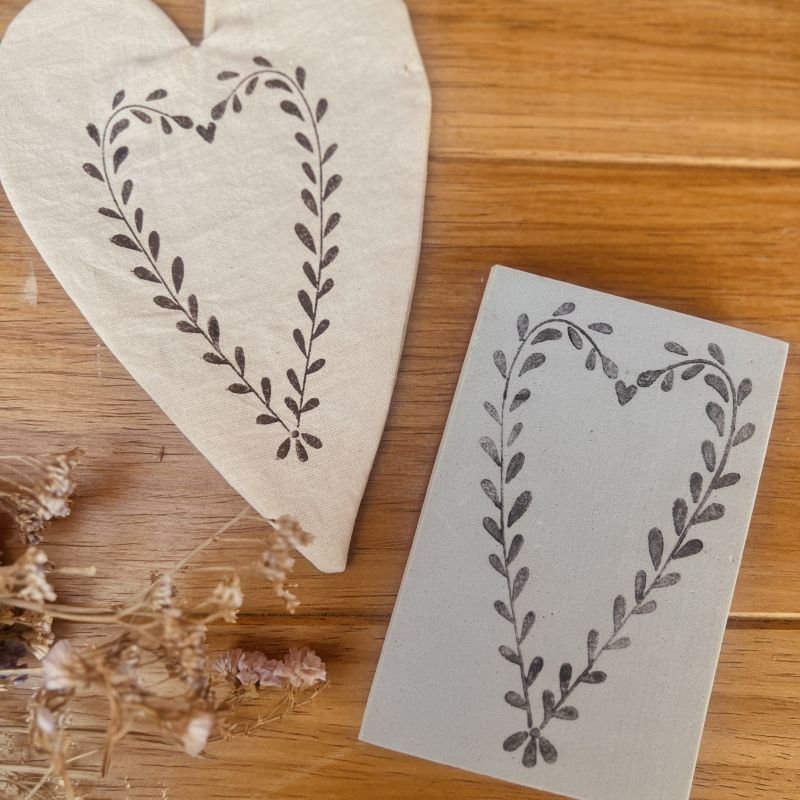 CARIMBO DE CORAÇÃO VAZADO